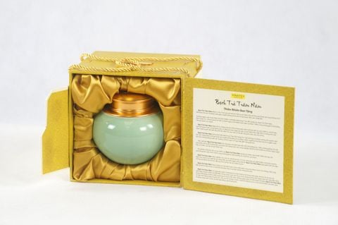 Bạch Trà Trăm Năm