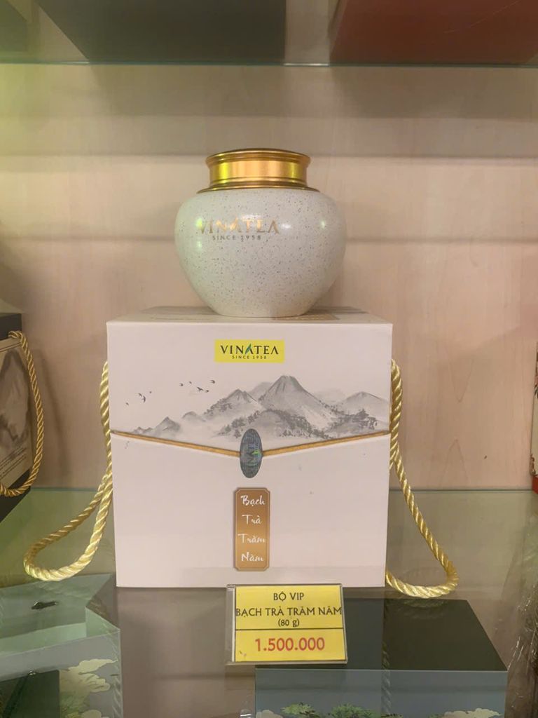 Bạch Trà Trăm Năm