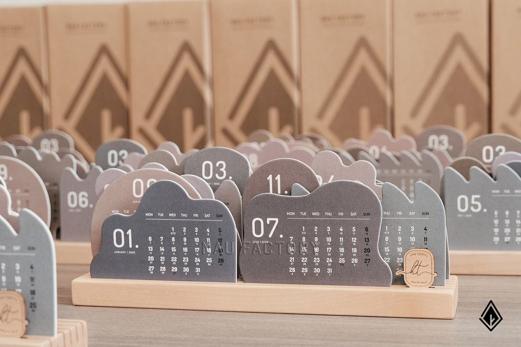 Lịch đám mây gỗ Maple - Thiết kế tag gỗ theo yêu cầu