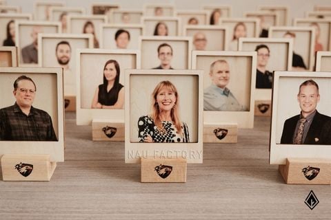 Tranh gỗ mini | Đế gỗ in logo doanh nghiệp