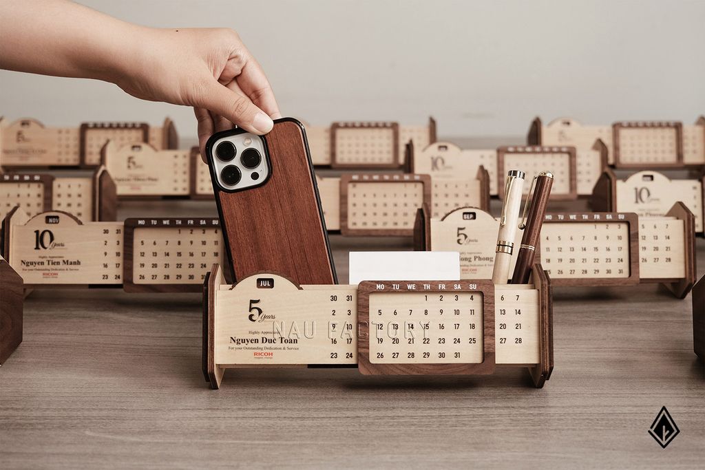 Lịch gỗ vạn niên - Quà tặng kỷ niệm doanh nghiệp