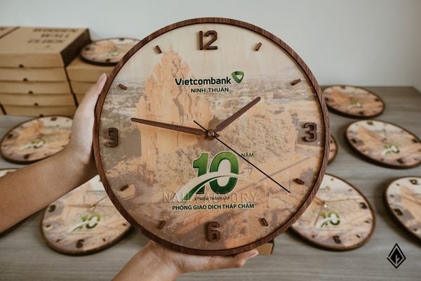 Đồng hồ treo tường thuần gỗ | In hình và logo theo yêu cầu