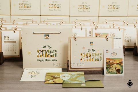 Lịch gỗ chữ U | Gỗ Walnut phối gỗ Maple thanh lịch