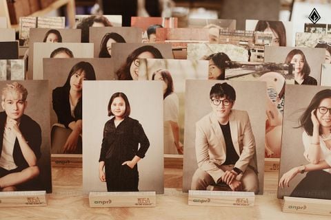 Tranh gỗ để bàn | In logo lên đế gỗ