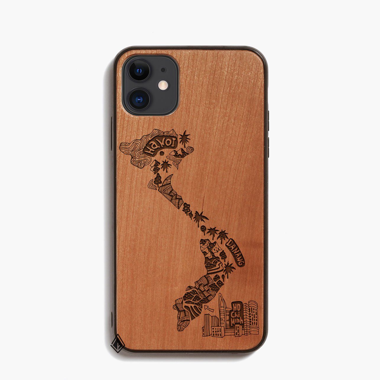 Ốp lưng gỗ cherry kết hợp với bản đồ Việt Nam sẽ làm nổi bật phong cách của bạn. Bạn có thể truy cập bản đồ một cách nhanh chóng và thuận tiện từ điện thoại của mình. Chất liệu gỗ tự nhiên cùng kiểu dáng đơn giản sẽ tạo nên một phong cách độc đáo cho chiếc iPhone của bạn.