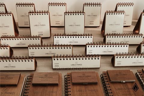 Hộp name card gỗ Walnut | Khắc logo theo yêu cầu