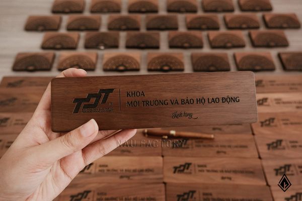 Set bút & hộp bút gỗ Walnut | Khắc logo doanh nghiệp theo yêu cầu