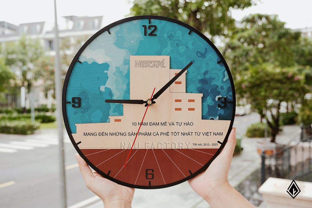 Đồng hồ gỗ dán nổi họa tiết theo yêu cầu