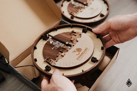 Đồng hồ để bàn 4 tầng gỗ | Toà nhà dán nổi 3D