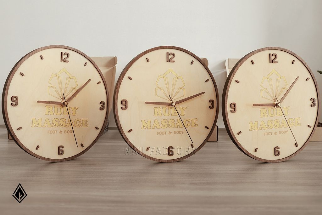 Đồng hồ gỗ treo tường | In logo theo yêu cầu