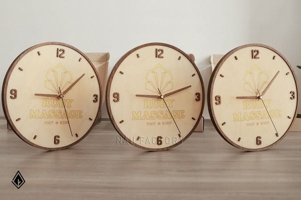 Đồng hồ gỗ treo tường | In logo theo yêu cầu