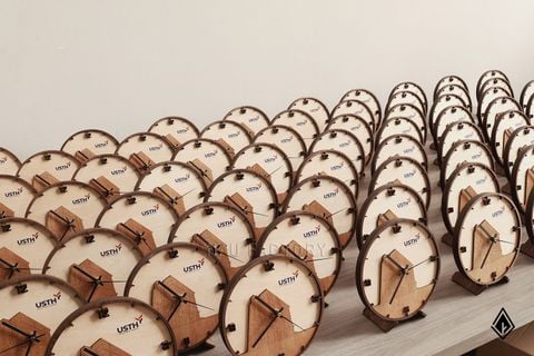 Đồng hồ gỗ custom tòa nhà | Cắt laser và in logo