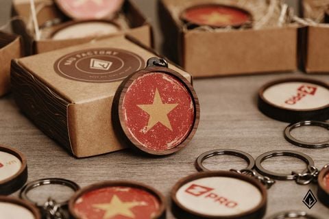 Móc khoá gỗ lá cờ Việt Nam | In hình 2 mặt theo yêu cầu