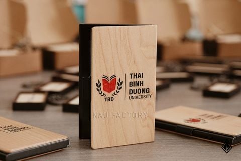 Hộp namecard gỗ Maple | Khắc logo doanh nghiệp