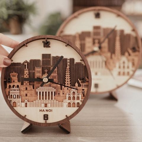 Đồng hồ gỗ để bàn Skyline | Hà Nội