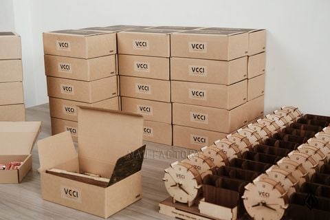 Đồng hồ đa năng | Kết hợp khay bút và hộc đựng namecard