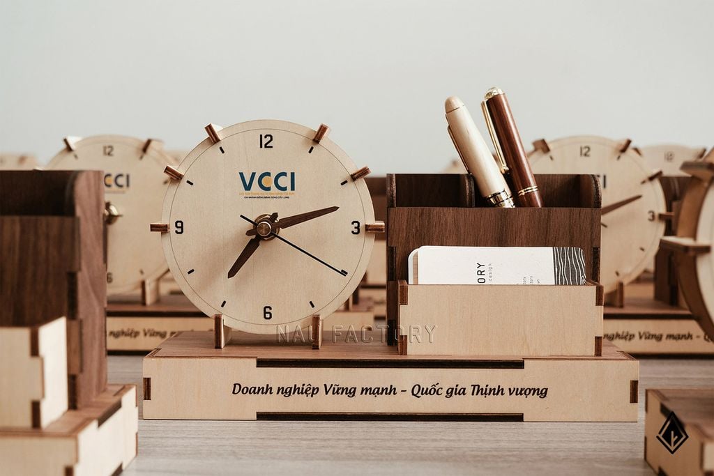 Đồng hồ đa năng | Kết hợp khay bút và hộc đựng namecard