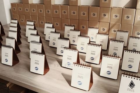 Lịch gỗ Minimalism form đứng | Tùy biến in UV logo doanh nghiệp