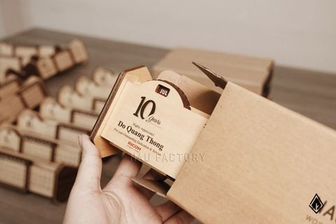 Lịch gỗ vạn niên - Quà tặng kỷ niệm doanh nghiệp