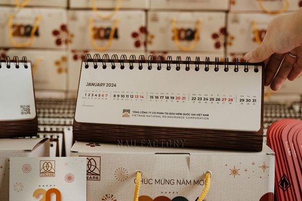 Lịch gỗ form ngang - Thiết kế theo kích thước riêng