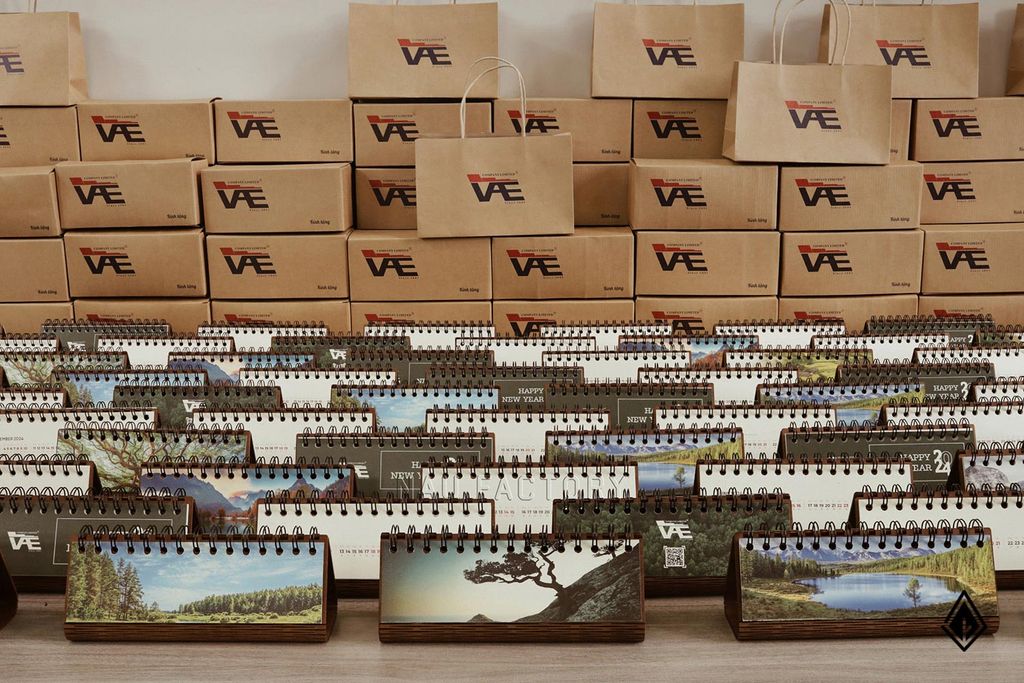 Lịch gỗ form ngang - Thiết kế theo kích thước riêng