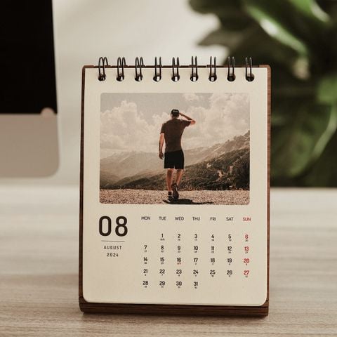 Lịch gỗ form đứng 2026