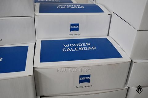 Lịch gỗ khung ảnh - Cắt nổi 3D tên doanh nghiệp