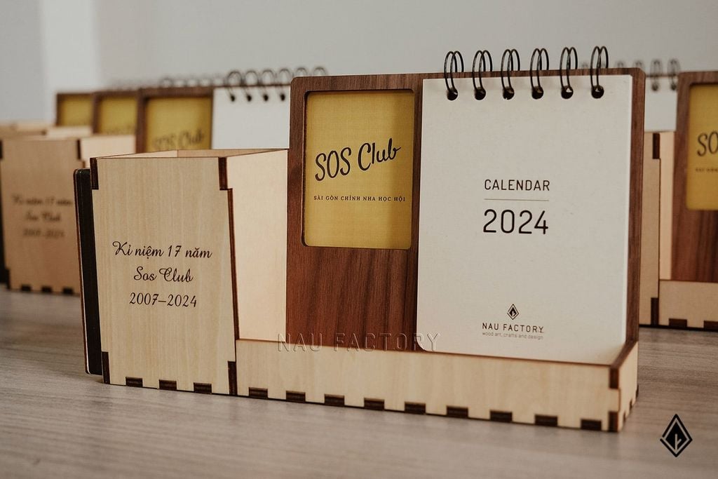 Lịch gỗ khung ảnh - In hình/logo/chữ