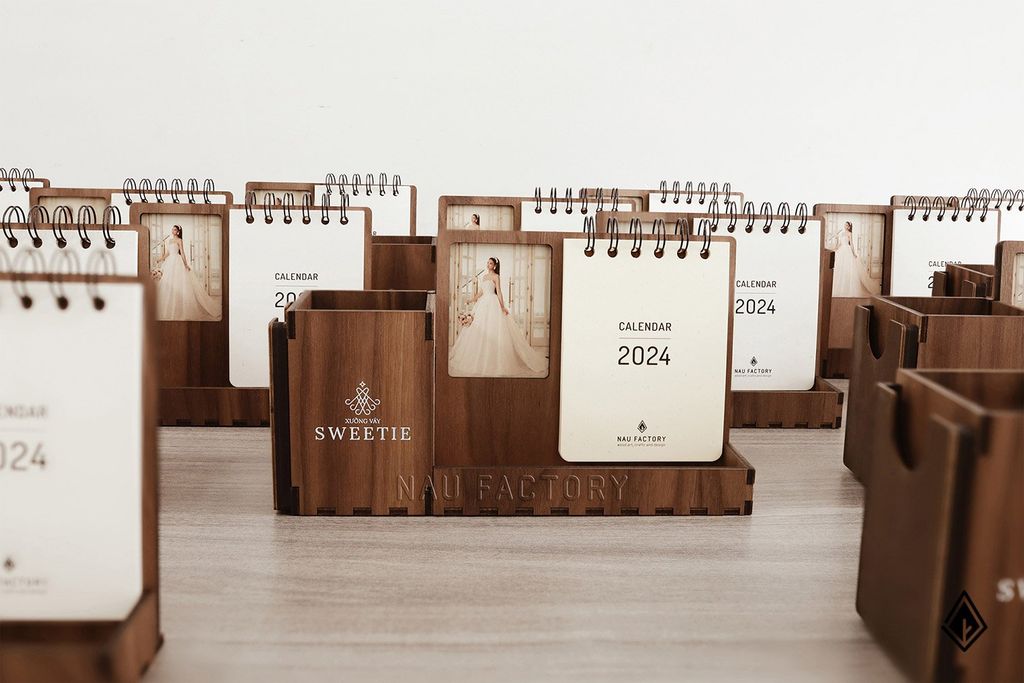 Lịch gỗ khung ảnh đa năng - In hình/logo/chữ