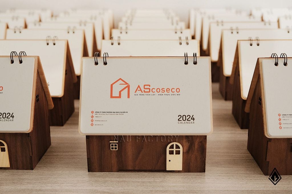 Lịch Ngôi nhà gỗ - Thiết kế tờ lịch theo yêu cầu