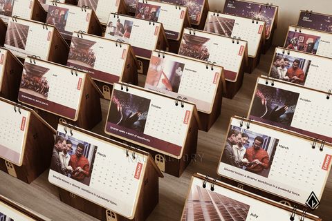 Lịch Ngôi nhà gỗ Walnut - Hộp giấy in logo doanh nghiệp