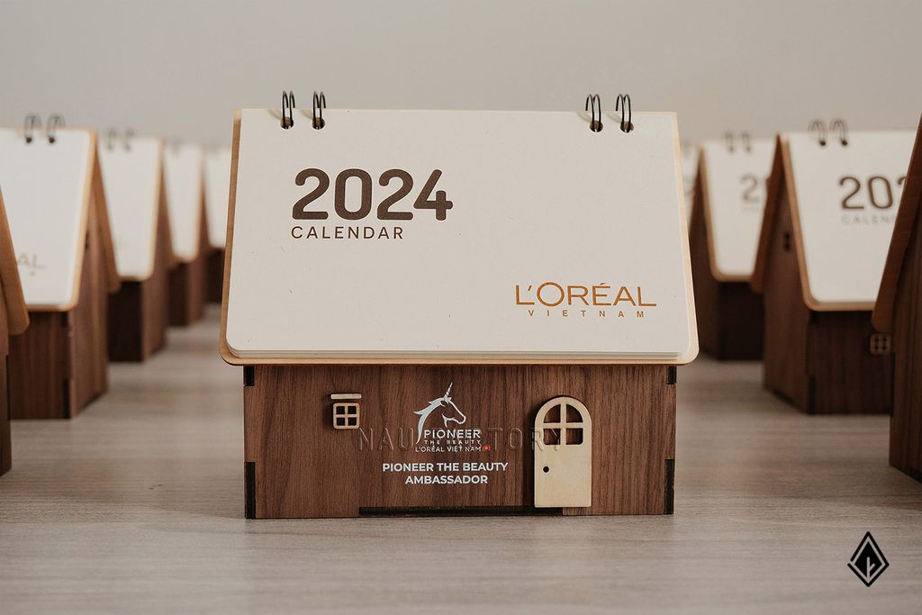 Lịch ngôi nhà gỗ Walnut - Thiết kế theo yêu cầu