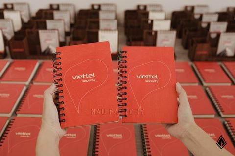 Sổ tay gỗ thiết kế riêng cho doanh nghiệp theo yêu cầu