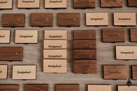 Hộp name card gỗ cao cấp | Khắc logo tô màu thủ công