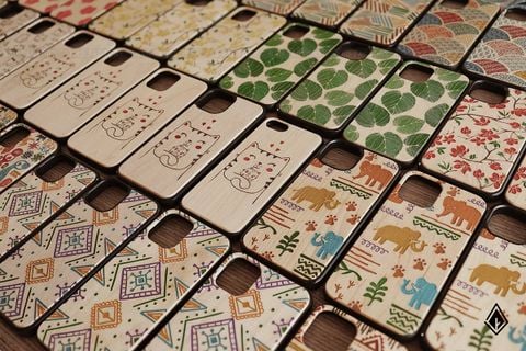 Ốp lưng gỗ khắc logo