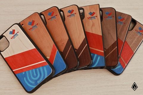 Ốp lưng gỗ khắc logo