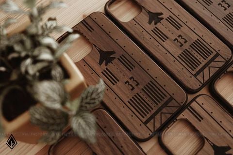 Ốp lưng gỗ khắc logo