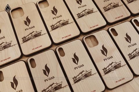 Ốp lưng gỗ khắc logo