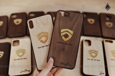 Ốp lưng gỗ khắc logo