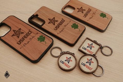 Ốp lưng gỗ khắc logo