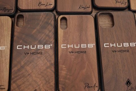 Ốp lưng gỗ khắc logo