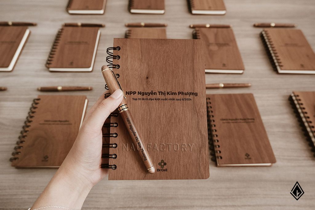 Set sổ và bút gỗ Walnut | Đóng gói hộp quà