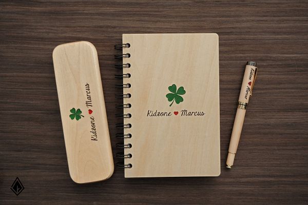 Set sổ, bút & hộp bút gỗ Maple | Khắc họa tiết theo yêu cầu