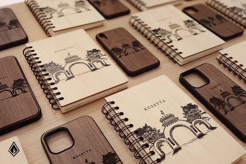 Ốp lưng gỗ khắc logo