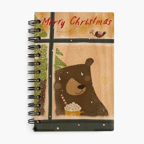 Gấu Giáng Sinh bên khung cửa