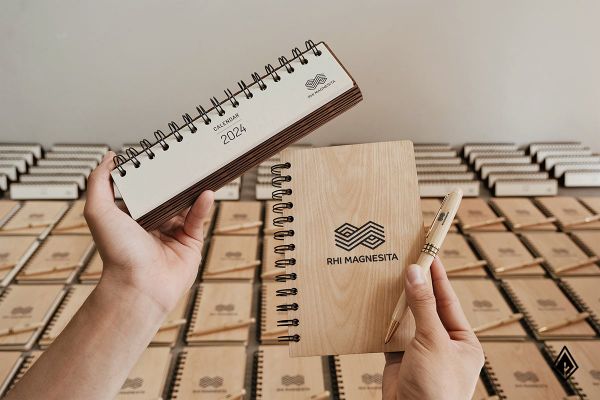 Lịch gỗ form ngang | In theo yêu cầu