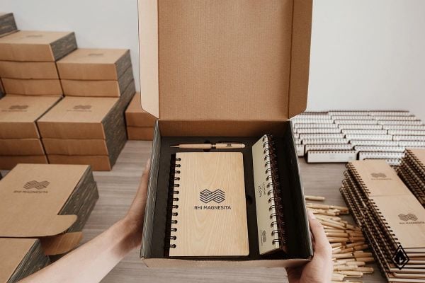 Set sổ, bút gỗ Maple | In/khắc logo theo yêu cầu