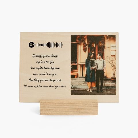 Tranh gỗ in hình và lời bài hát