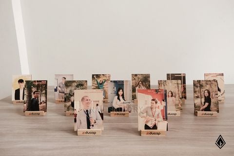 Tranh gỗ để bàn in theo yêu cầu | Đế gỗ Ash nguyên khối