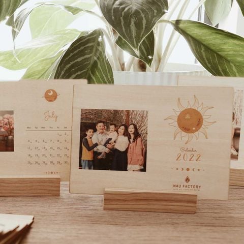 TRANH GỖ IN HÌNH VÀ LỊCH / ĐẾ GỖ WALNUT